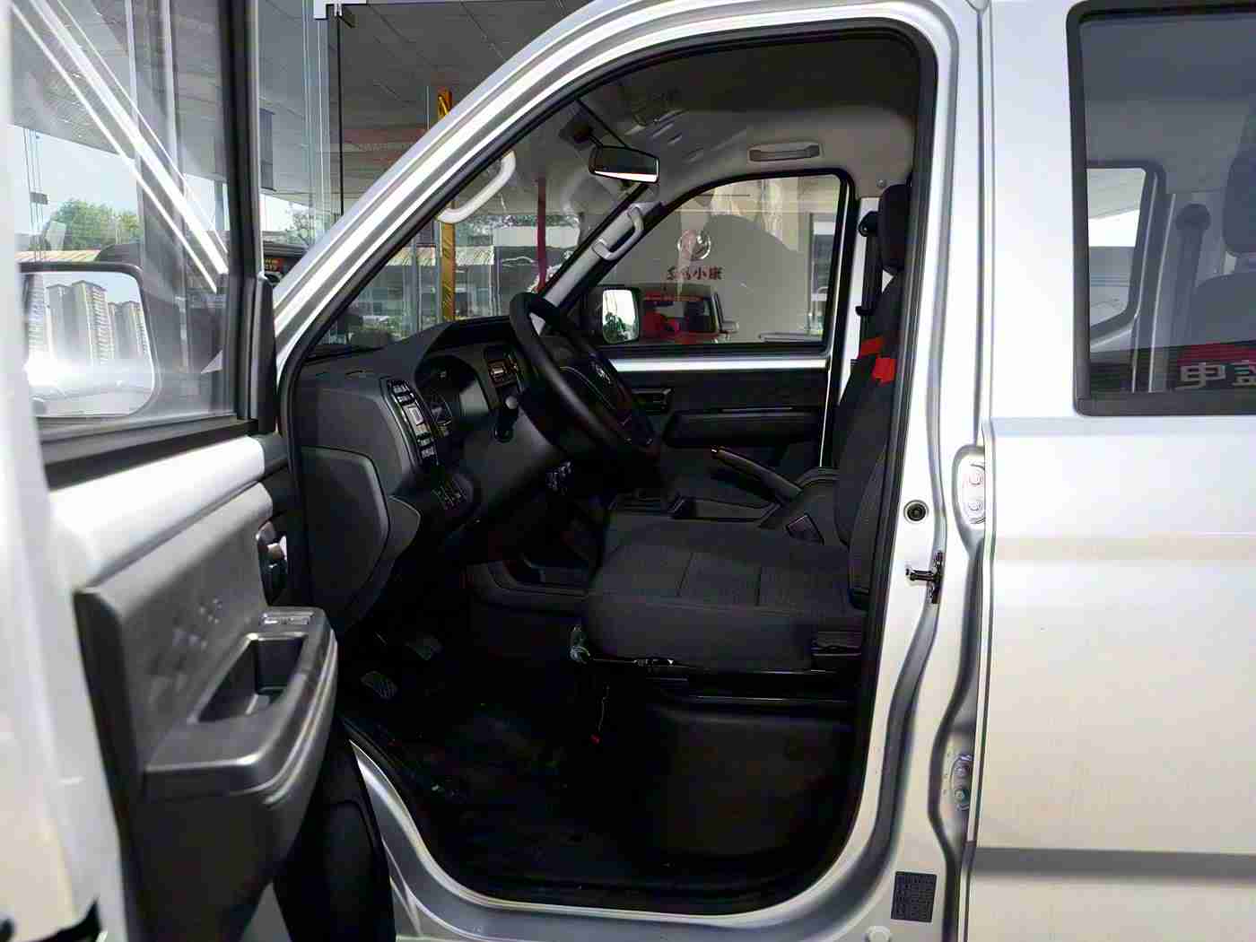 猎奇吃瓜网爆黑料AV,品质危机下,揭秘知名车企“低成本”的代价,安全防线谁来守护?-4