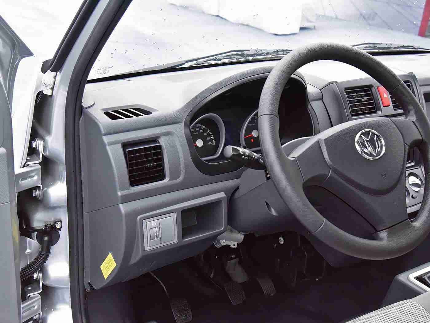 双人打扑克剧烈运动,“速度与智慧碰撞：创新“双人打牌驾驶赛”惊艳赛车场，年轻搭档夺冠引关注”-2