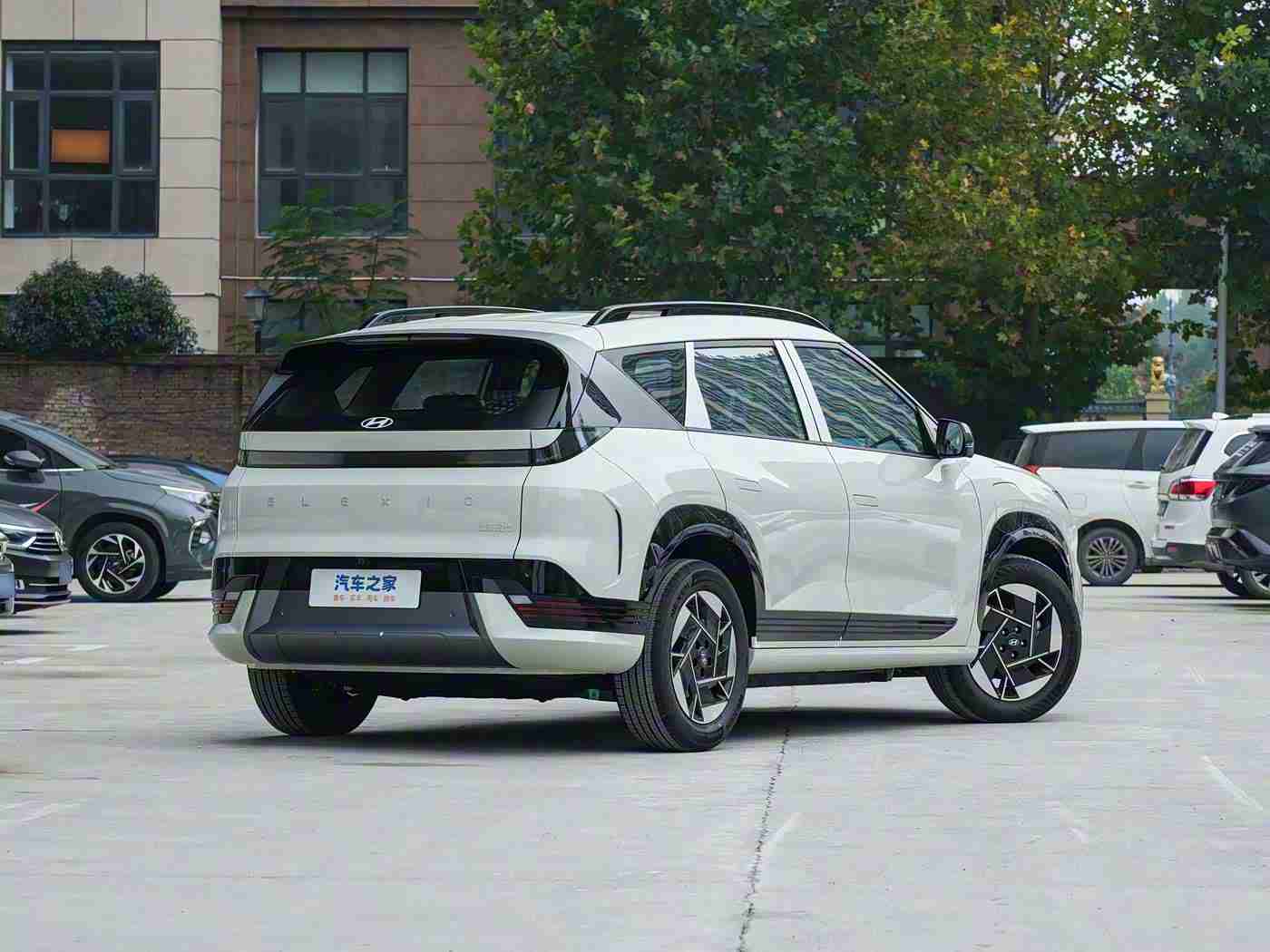 肏屄软件,智能驾驶新篇章：革命性辅助系统助力安全高效出行-2