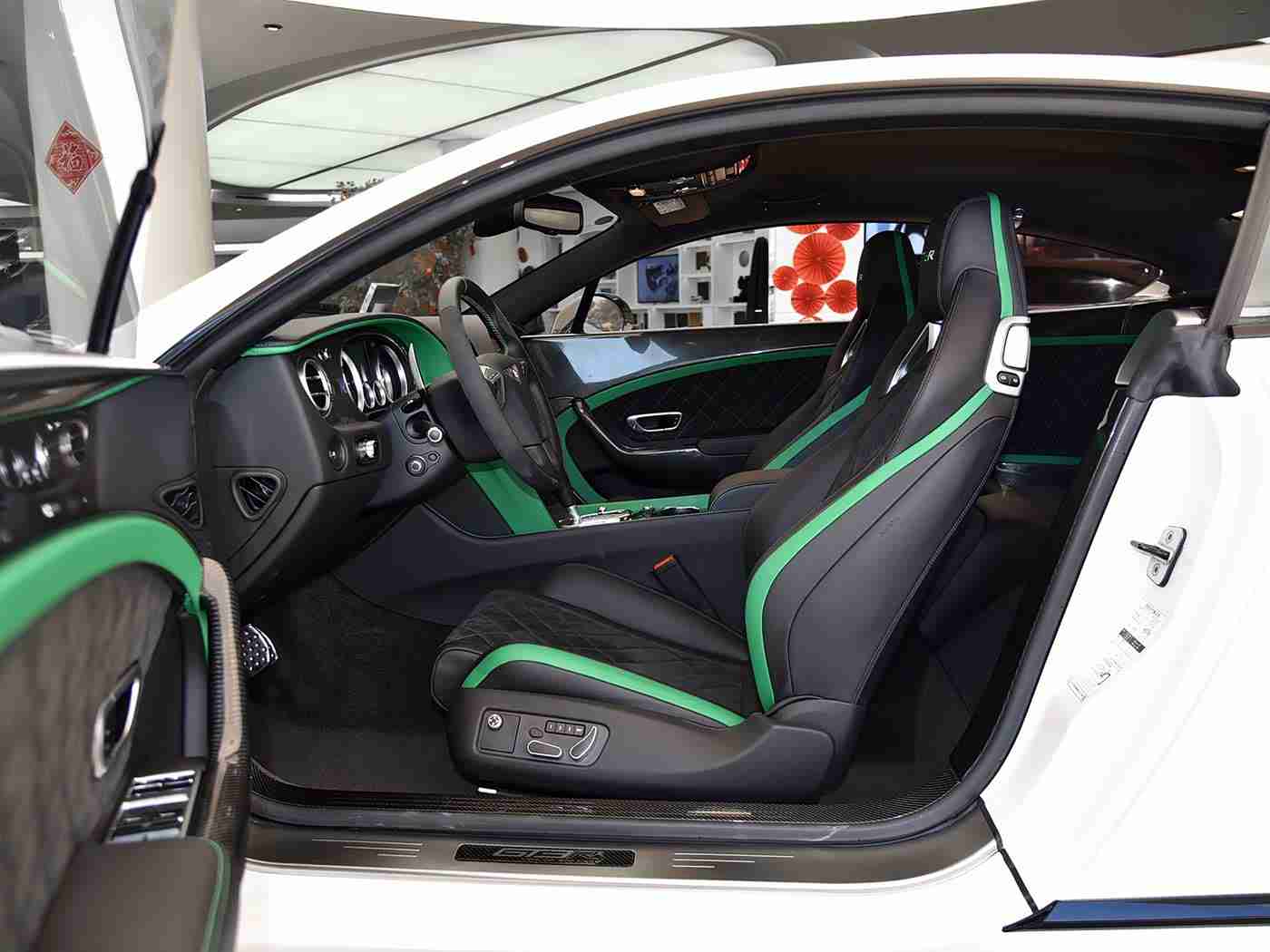 桃子av,新能源汽车新秀崛起，＂桃子av＂亮相市场前景广阔-2