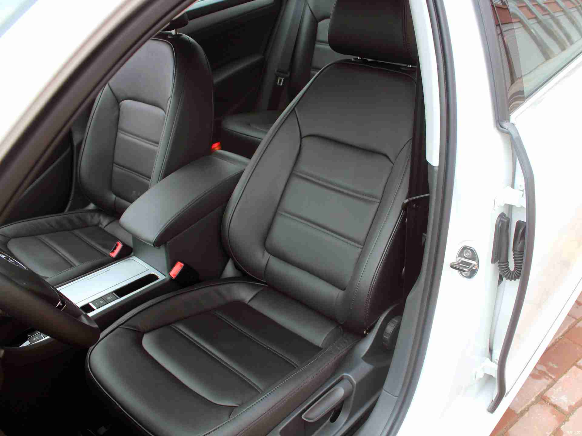 8x8x海外华人,海外华人汽车领域大放异彩，技术创新引领行业发展-1