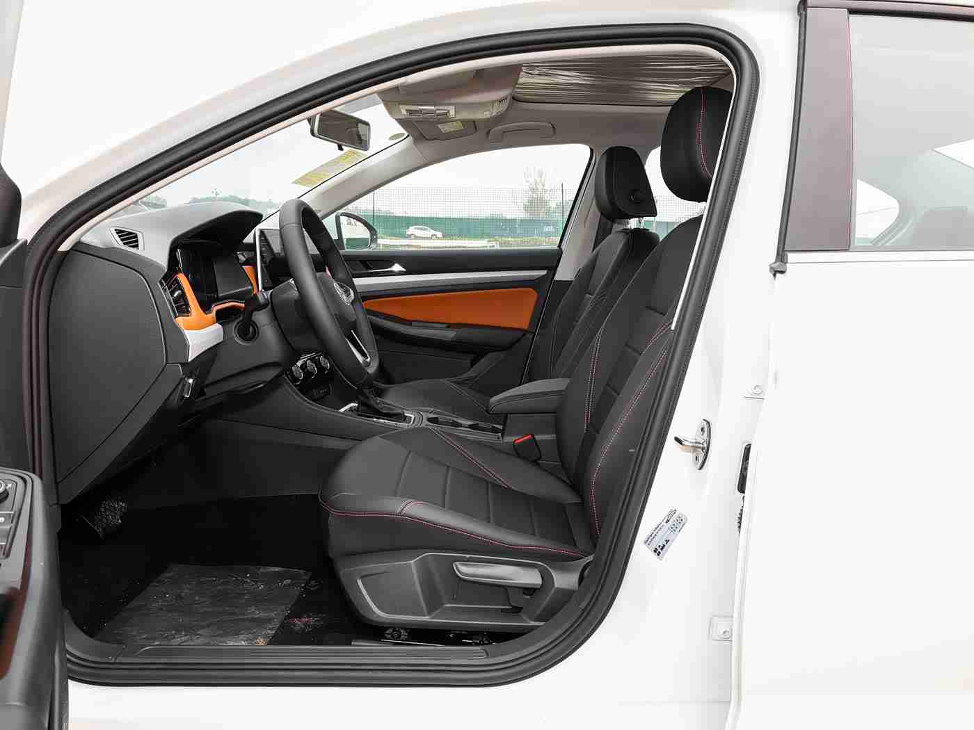 国产超级AV,国产新锐轿跑惊艳亮相：高效动力、独特设计，8-12万性价比之选-1