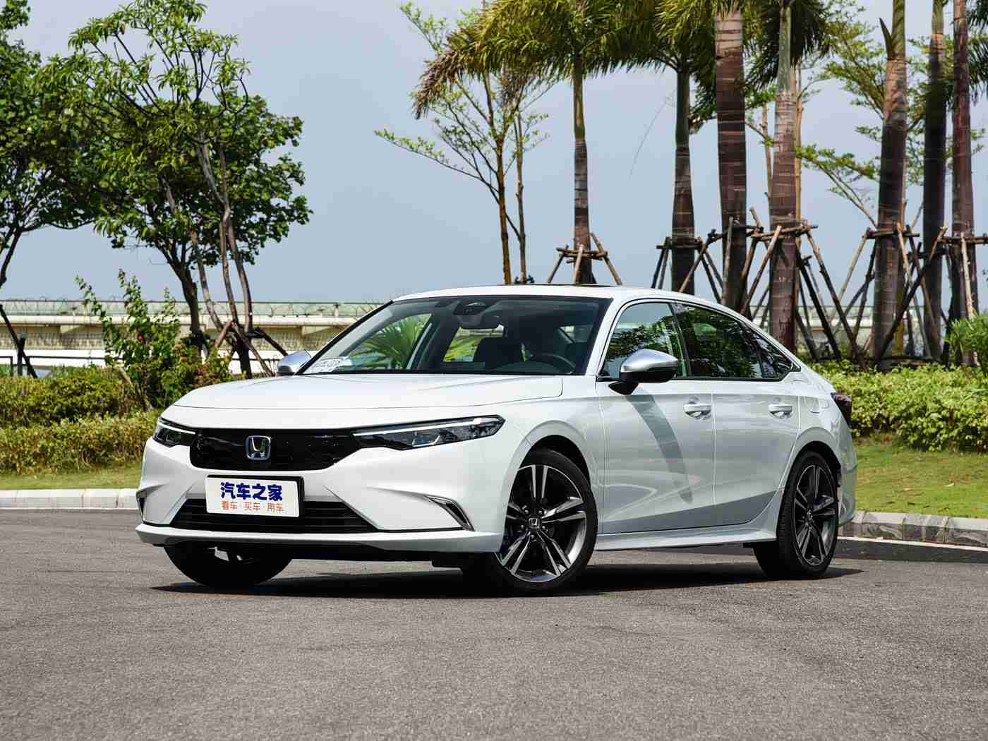 男生女生打扑克差差差,品质卓越，性能出众，差差差汽车，引领车市新潮流-1