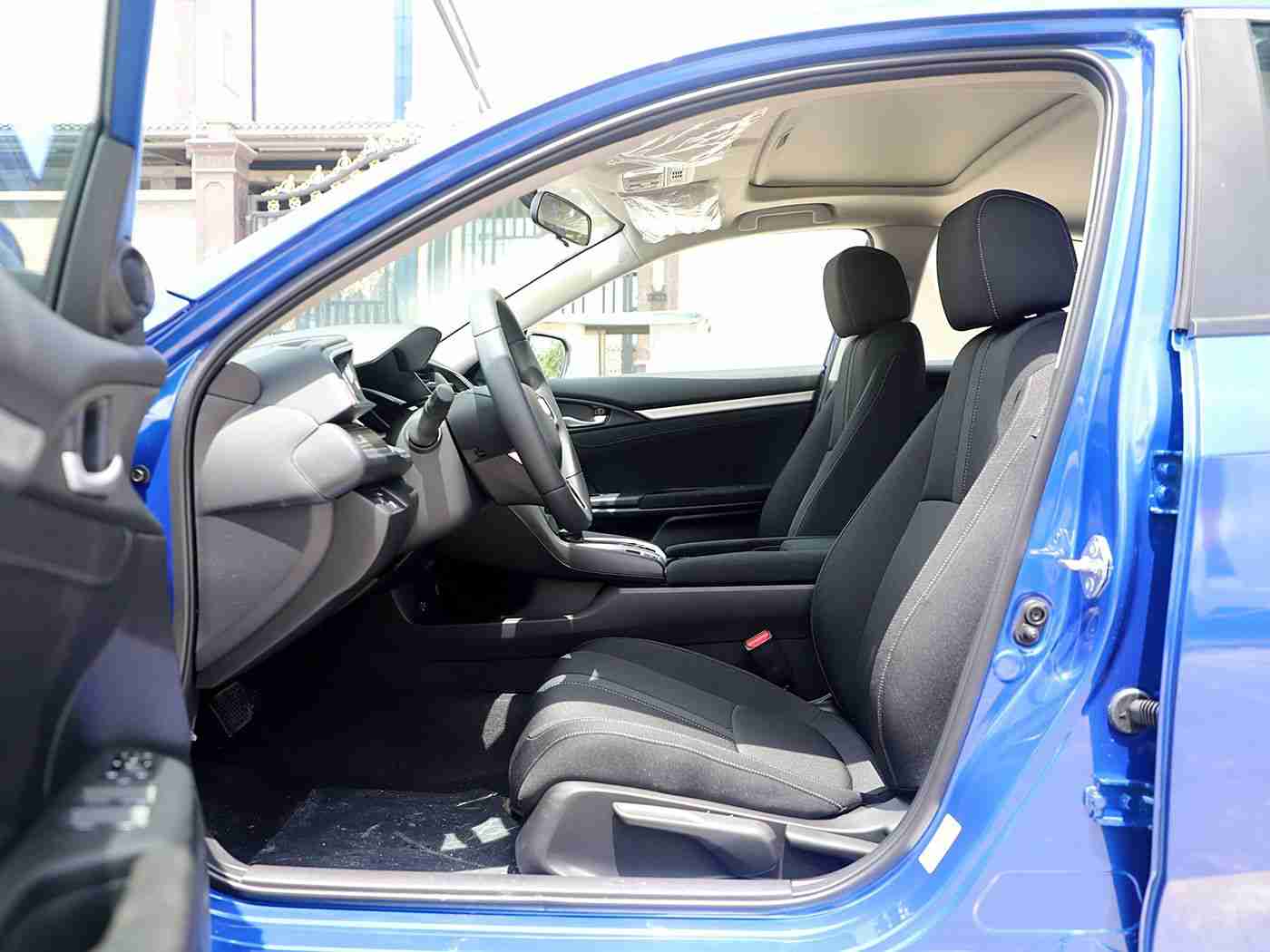 男生和女生一起搓搓,汽车美容新潮流，男女共搓洗车界新风尚-4