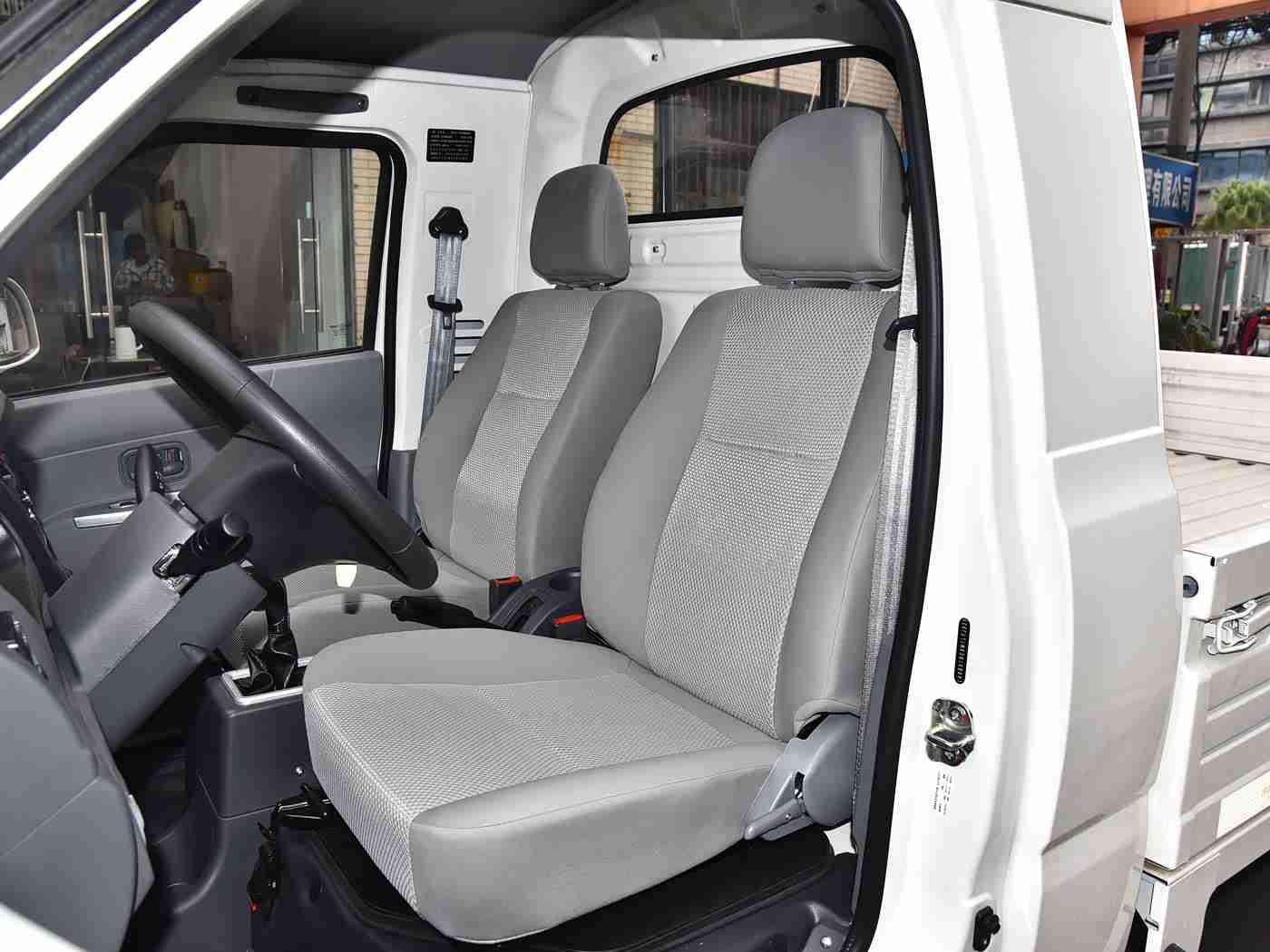 白丝老师,新能源汽车风云，性价比与智能化双剑合璧-1