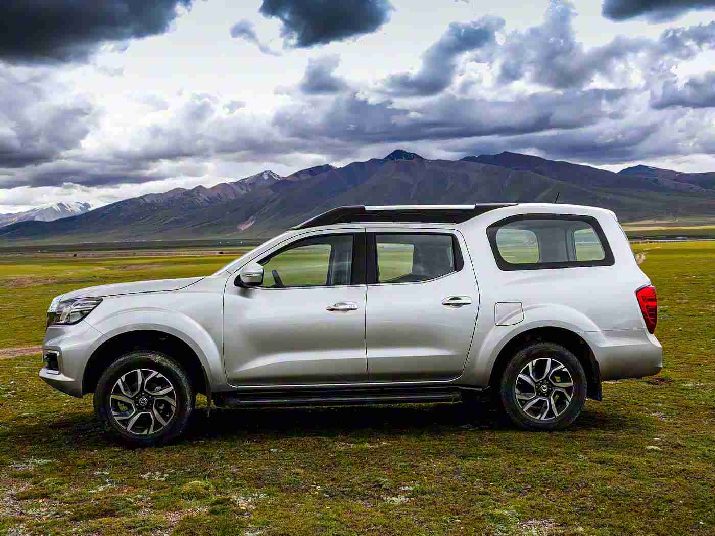 男人桶女人肌肌,创新设计引领潮流，“男人桶女人肌肌”SUV成市场新宠-1