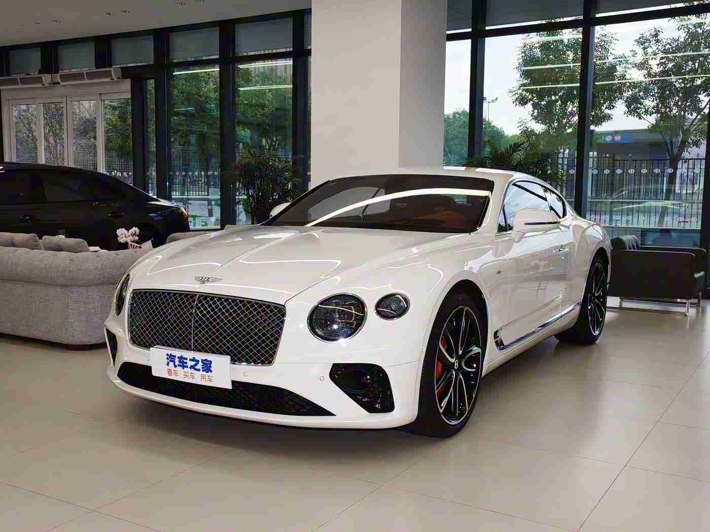 女生和男生一起差差差,全新SUV热销:运动时尚融合,男女通吃车型受追捧-2