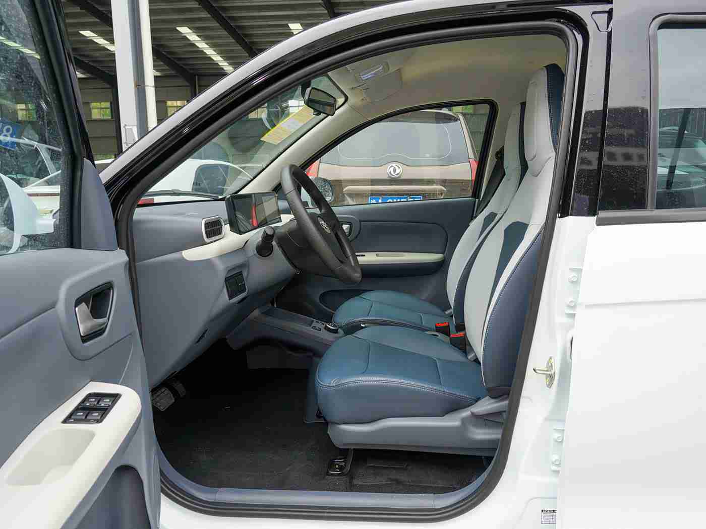 黄色下载,引领潮流,时尚动感,智能驾驶新体验:揭秘未来汽车市场新宠-5