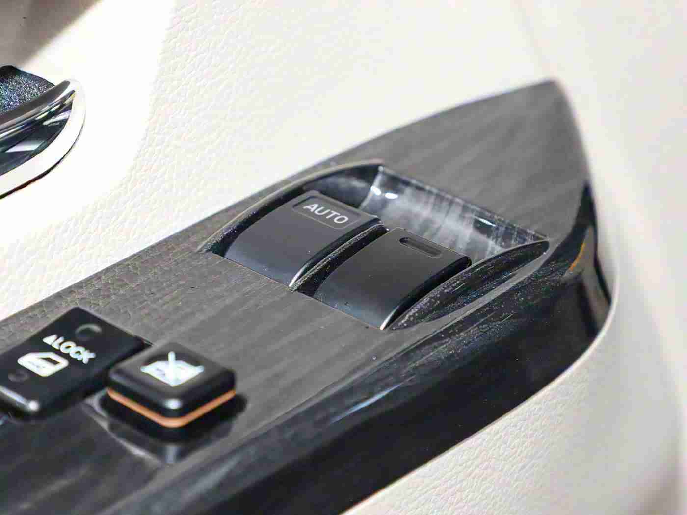 性裸交,全新概念车型亮相，独特设计理念引领潮流，智能科技安全护航，创新之作备受期待-1