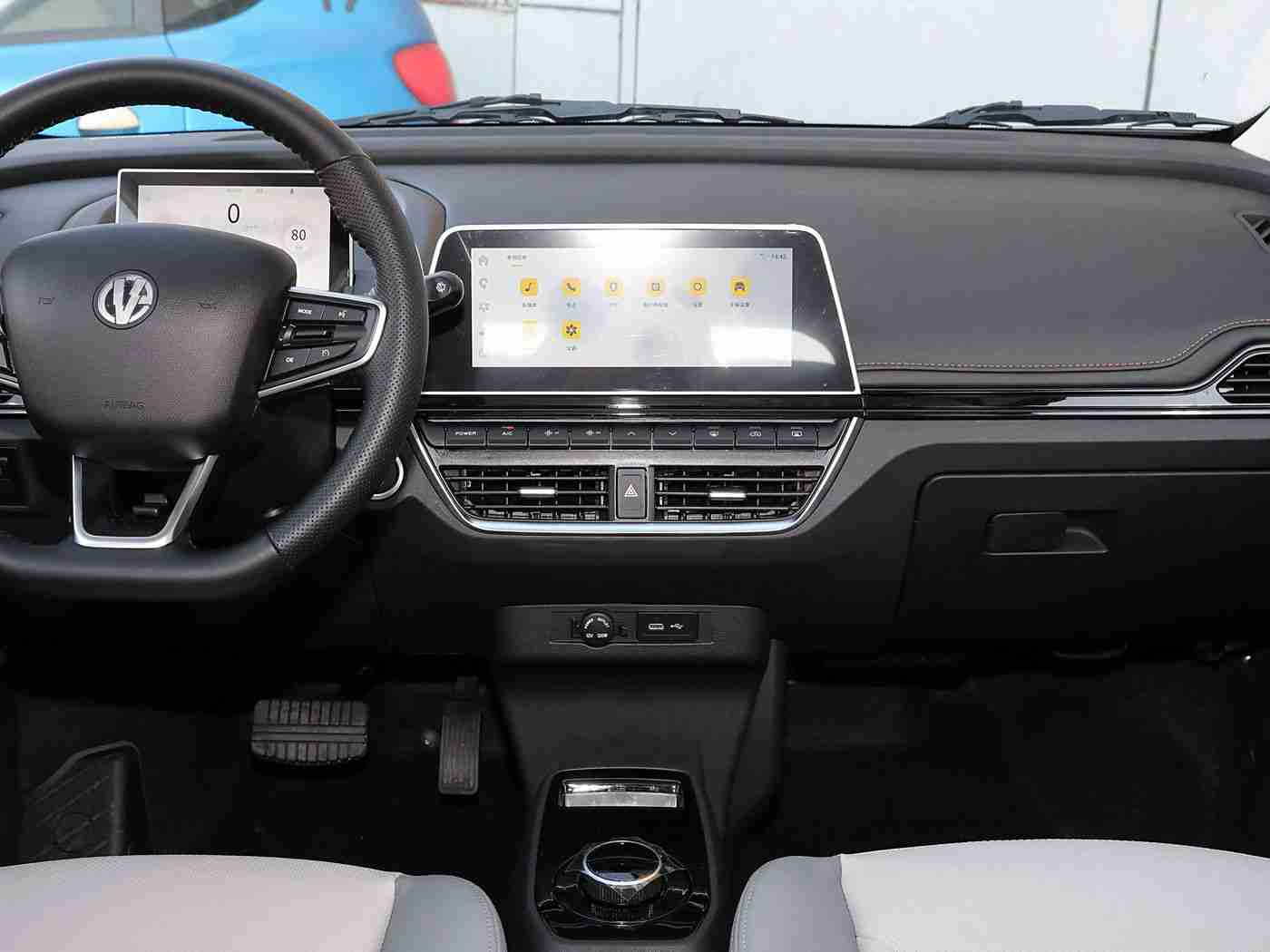 成人TV,全新概念车型亮相：智能驱动环保潮流，引领汽车行业新高峰-2