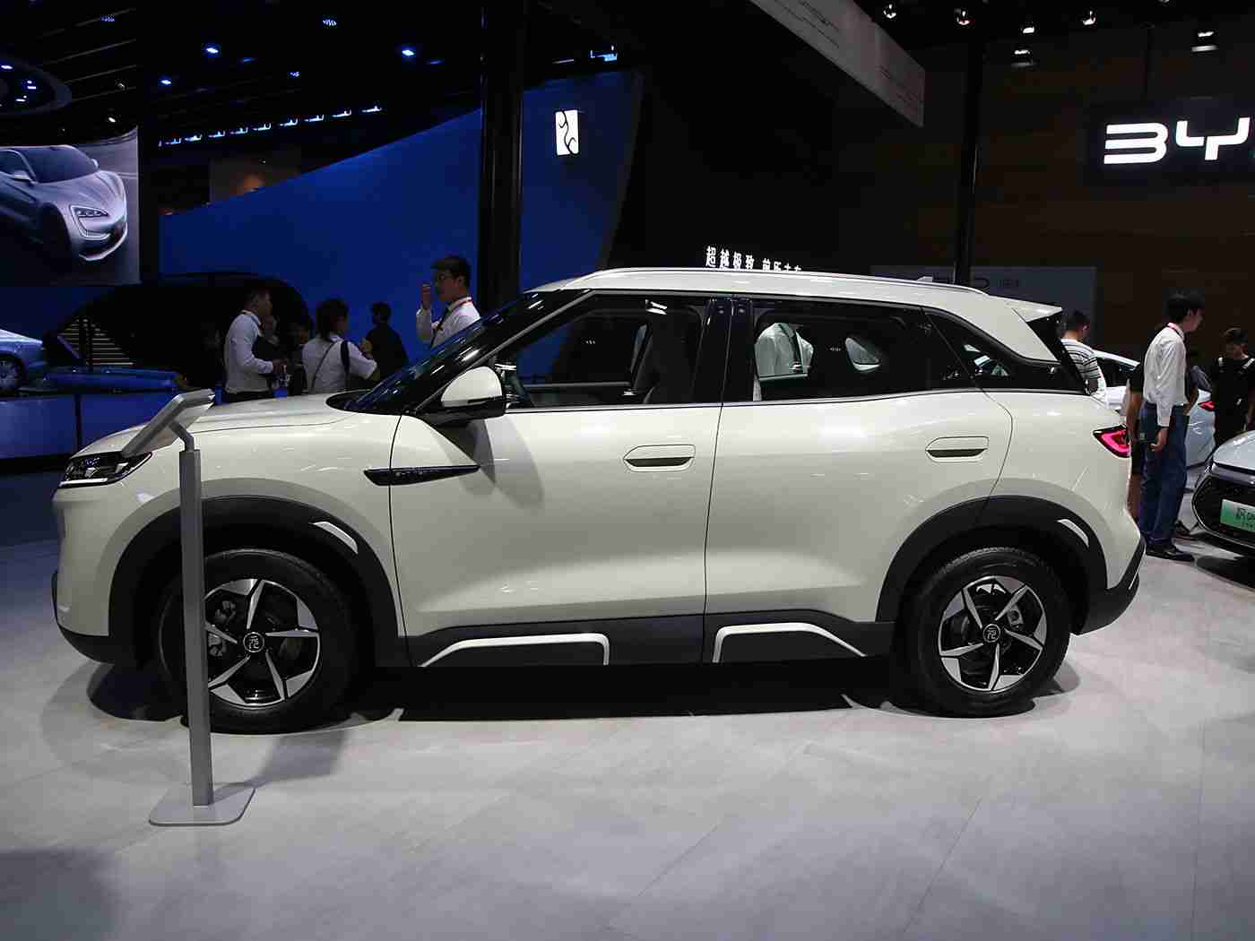 成人Aⅴ,安全卓越，动力强劲，成人Aⅴ引领汽车市场新潮流，品质之选备受瞩目-2