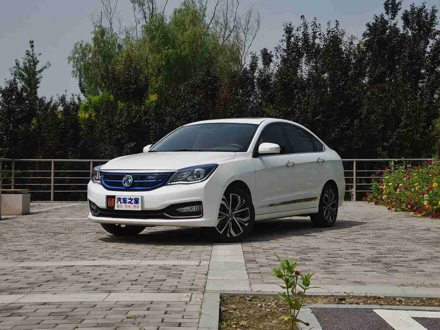 国产成人电影AV,国产汽车技术飞跃，创新设计引领未来驾驶潮流-2