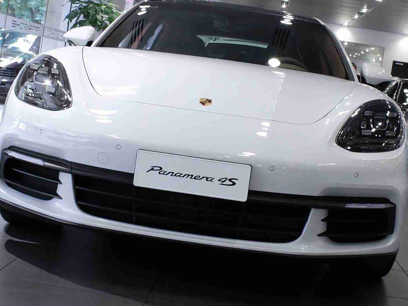 三个老外换着躁我一个故事,赛车奇遇记：三国外赛车手换驾竞速，友谊与激情并驾齐驱-1