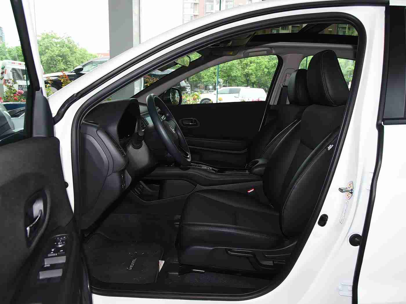 男人和女人一起差差差,汽车市场新风向：女性需求被忽视，品牌转型聚焦个性化服务-2