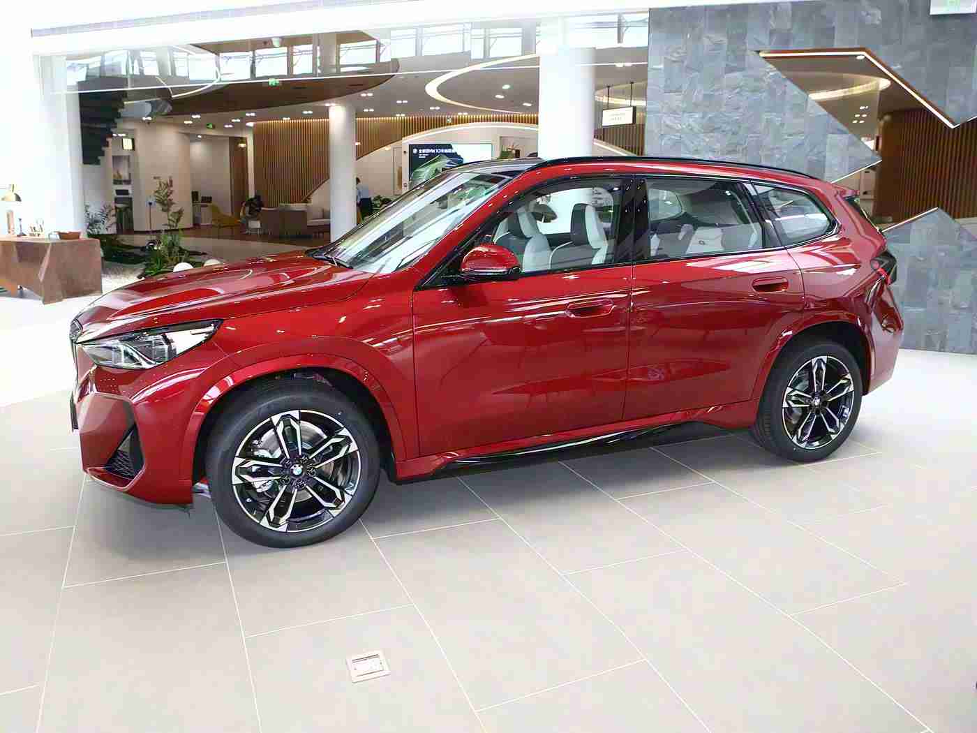 2023年黄色软件,智能驾驶新篇章,精准护航未来出行,引领汽车行业新变革-4