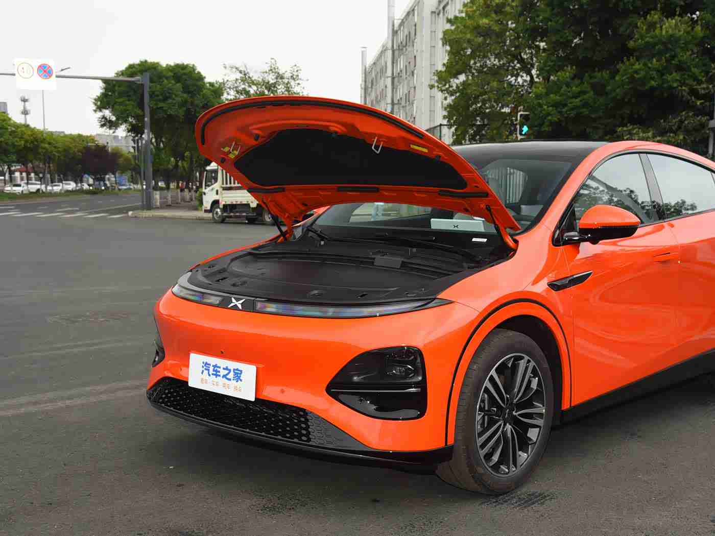 国产影视av,国产汽车新秀崛起,跨界影视合作,时尚科技新车型引发市场热议-3