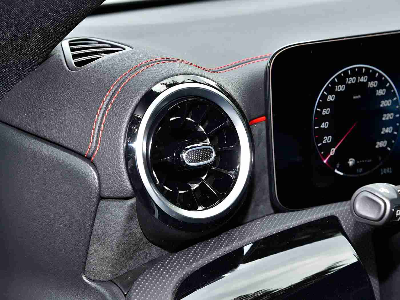 沈阳45岁阿姨最后巅峰,驾驶人生巅峰，张阿姨演绎柔克刚的艺术之旅-1