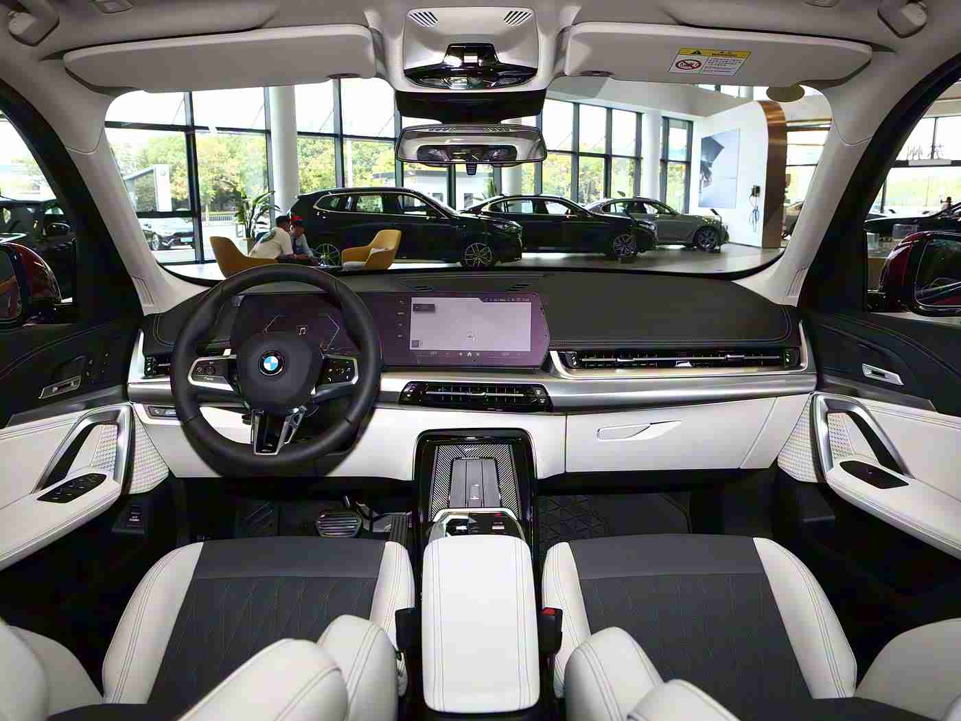 国产福利AV,国产新秀惊艳亮相，动感内饰与智能安全，这款新车成市场黑马-1