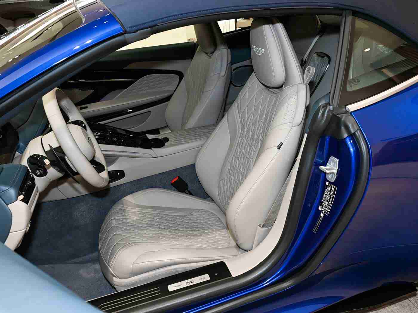 18+动漫,“动漫风潮席卷汽车界，科技与文化融合打造视觉盛宴：全新主题车型引领行业潮流-1