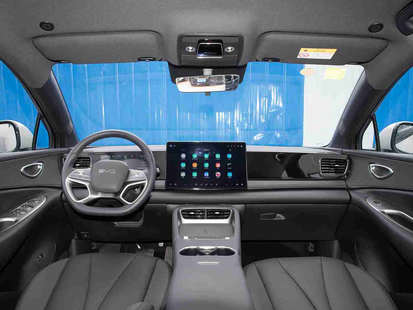 王者女性的全身无小爱心壁纸,全新SUV闪耀女性力量,智能科技与人性化设计引领市场潮流,彰显个性品位之选-2