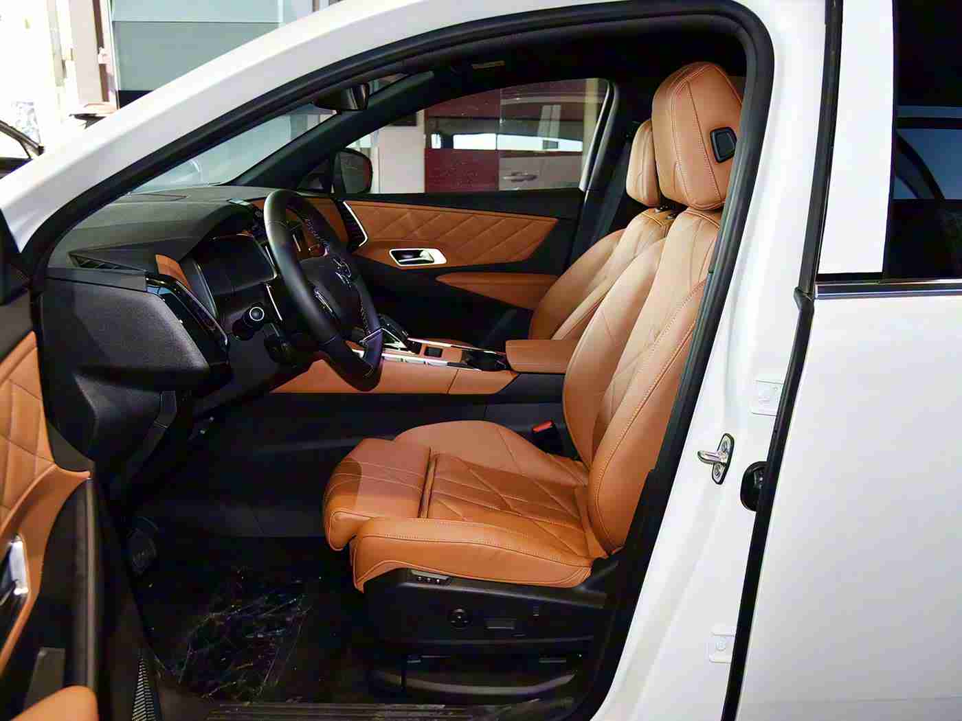 艳女软件,智能语音助手助力，车辆管理一触即达：创新汽车应用引领行业变革，车主体验升级-4