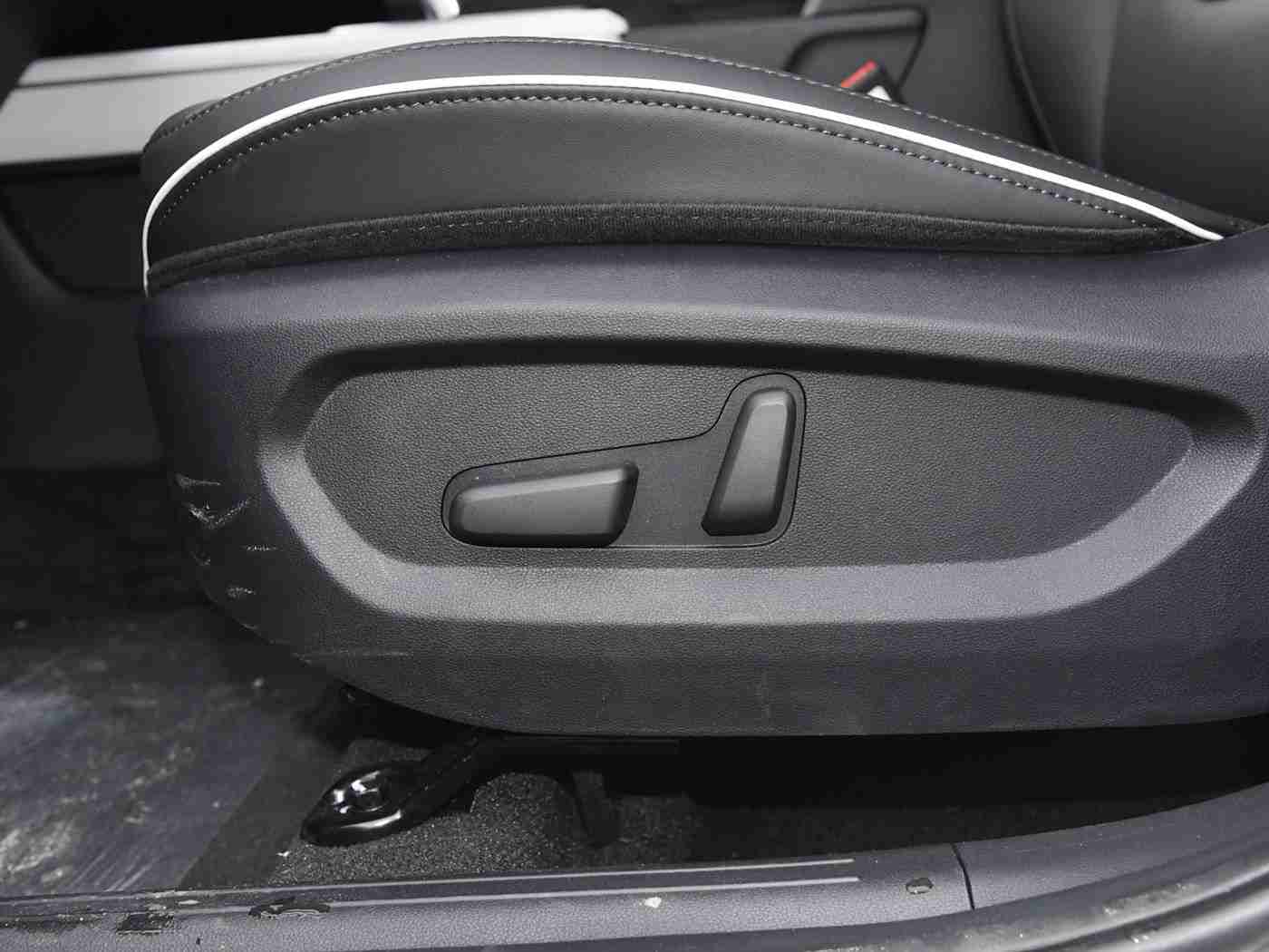 绿巨人藏宝阁黑科技玩法,绿巨人引领科技潮流，智能黑科技汽车惊艳亮相，环保动力续航惊人-1