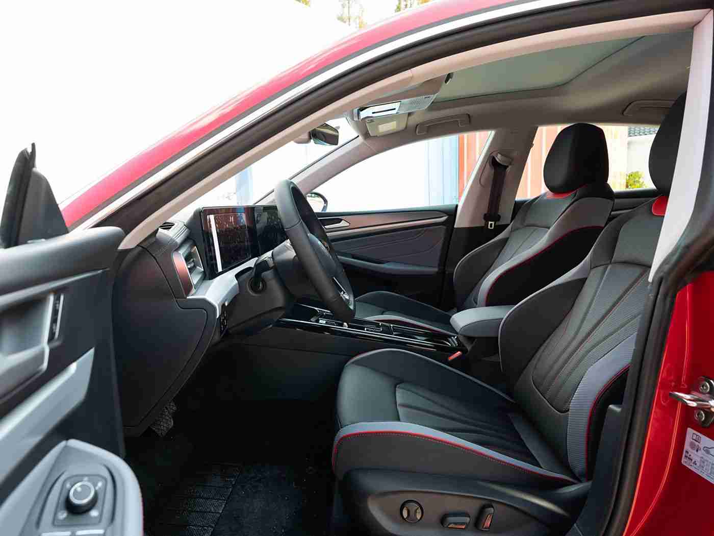 tiktok色板,“色彩流转间，驾驭未来潮流——探秘汽车界TikTok新营销奇观”-3