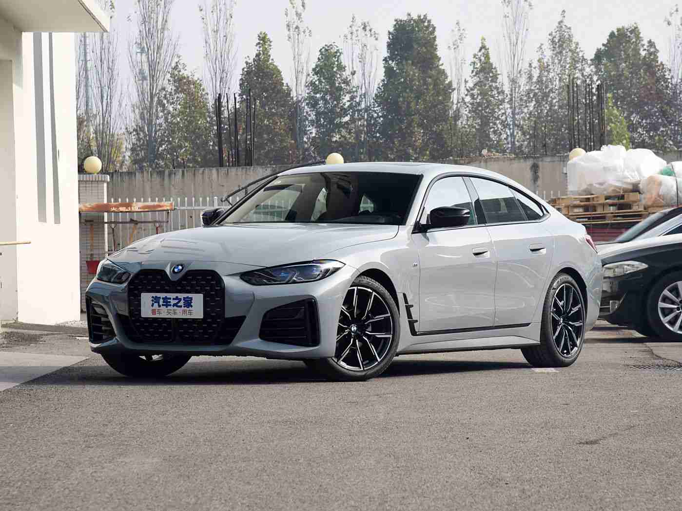 斗罗色游,汽车色彩盛宴来袭：车企创新融合科技时尚文化，打造个性化视觉盛宴-1