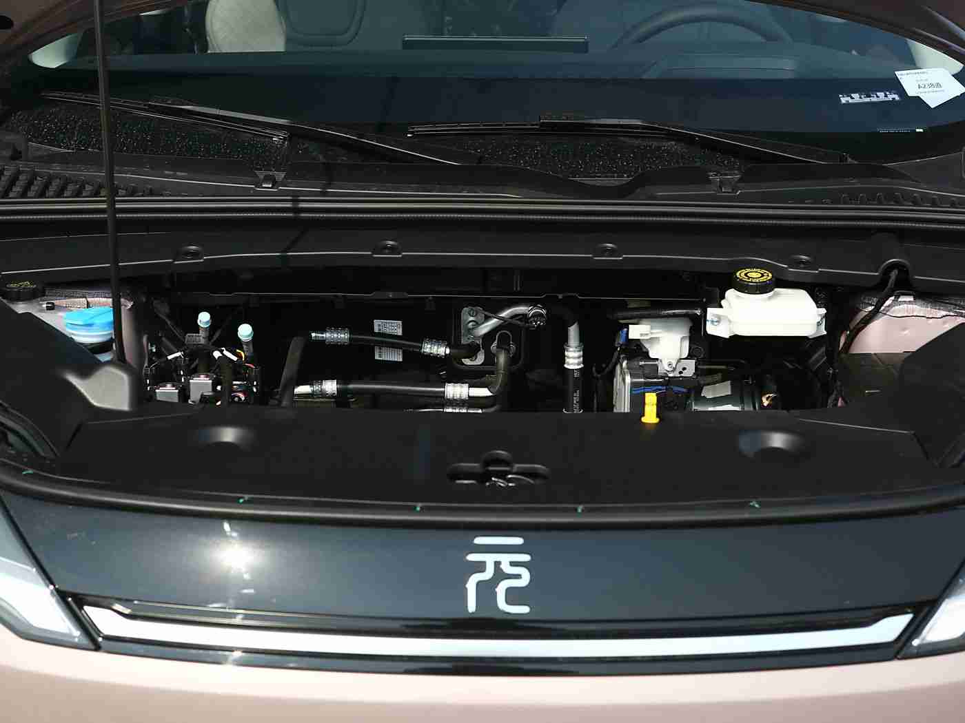 白丝班长,智能助手“白丝班长”引领汽车革命,打造全新驾驶体验-2