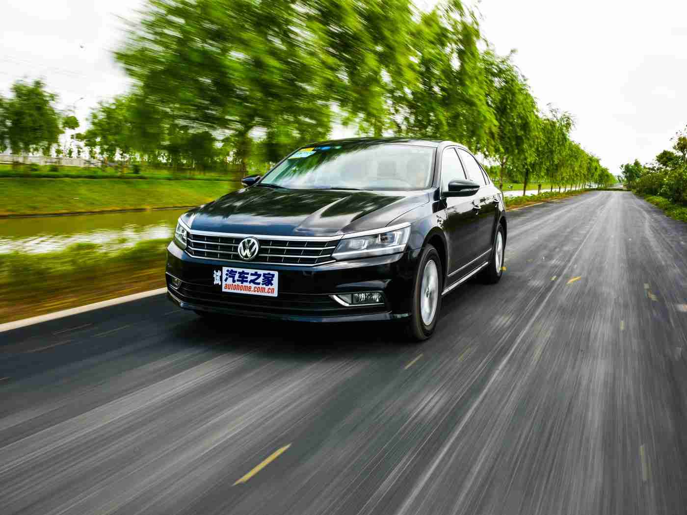 女同学把内裤掀起来打屁股,“创新设计引领潮流,环保科技助力未来:揭秘我国新能源市场新宠“内裤掀起来打屁股”新能源汽车”-3