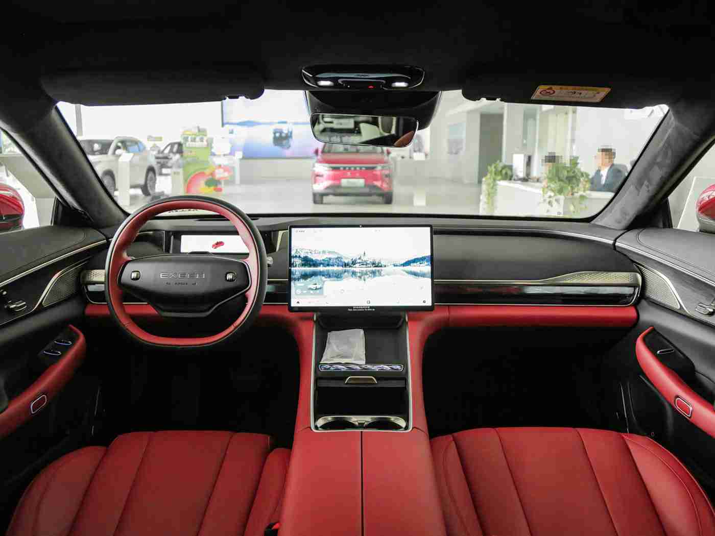 女人和公豬交全套,“专为女性打造，独特设计吸睛：全新汽车品牌引关注，女性消费者新宠诞生！”-1