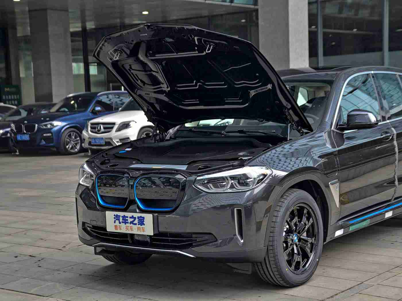 男生的香蕉插进女生的桃子,独具匠心设计,性能卓越SUV横扫市场,未来可期-1