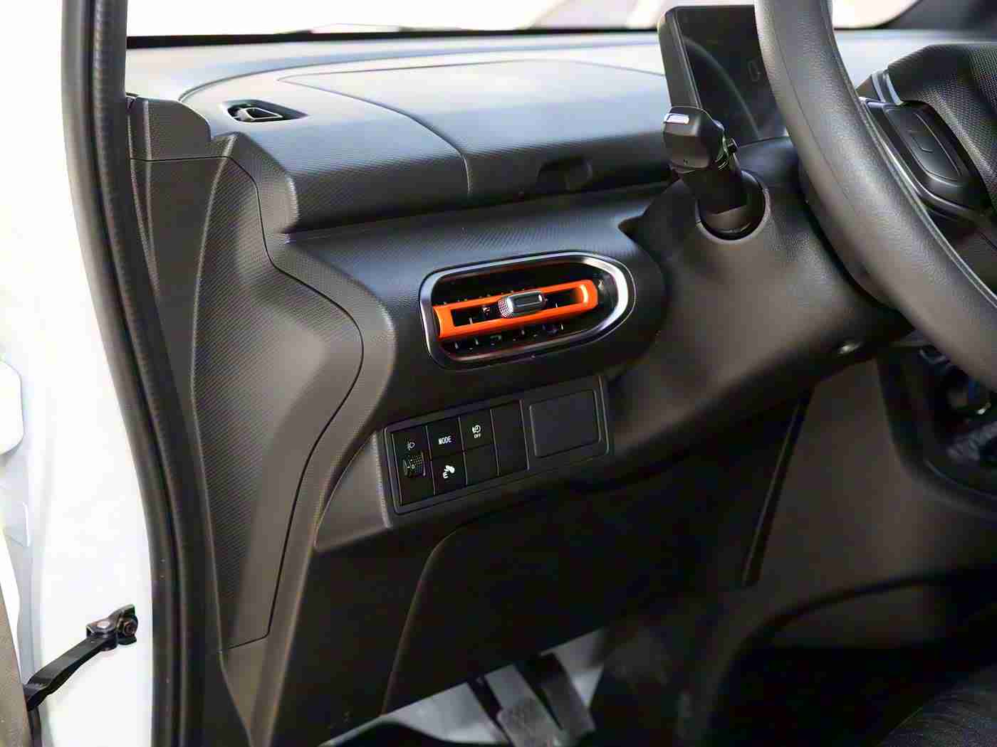 抱着老婆让别人3p,颠覆驾驶体验！3P概念车亮相，融合激情与科技，引领汽车新潮流-1