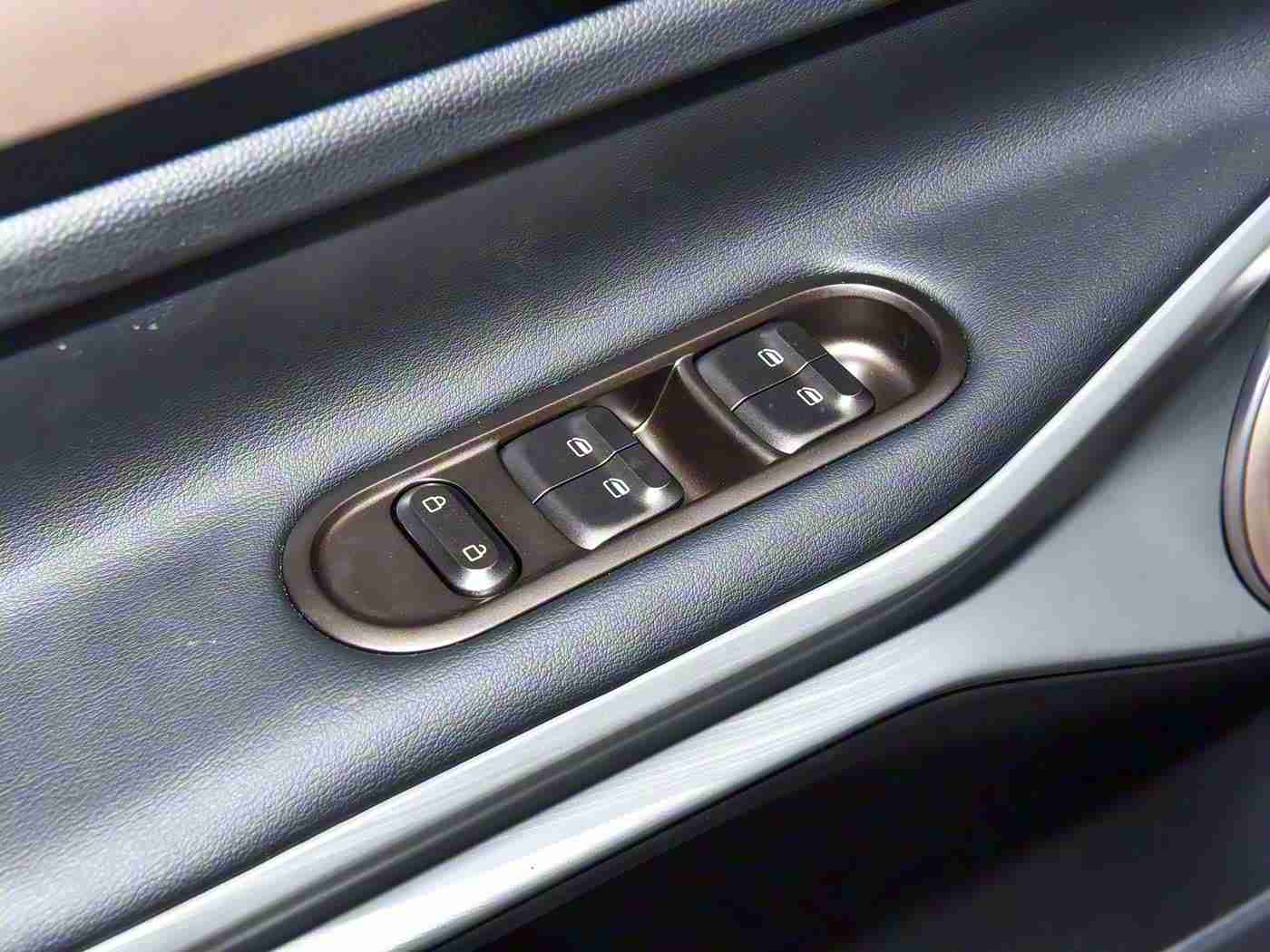 99热这,全新SUV“99热这”上市，性能时尚亲民价格，有望成市场热门-4