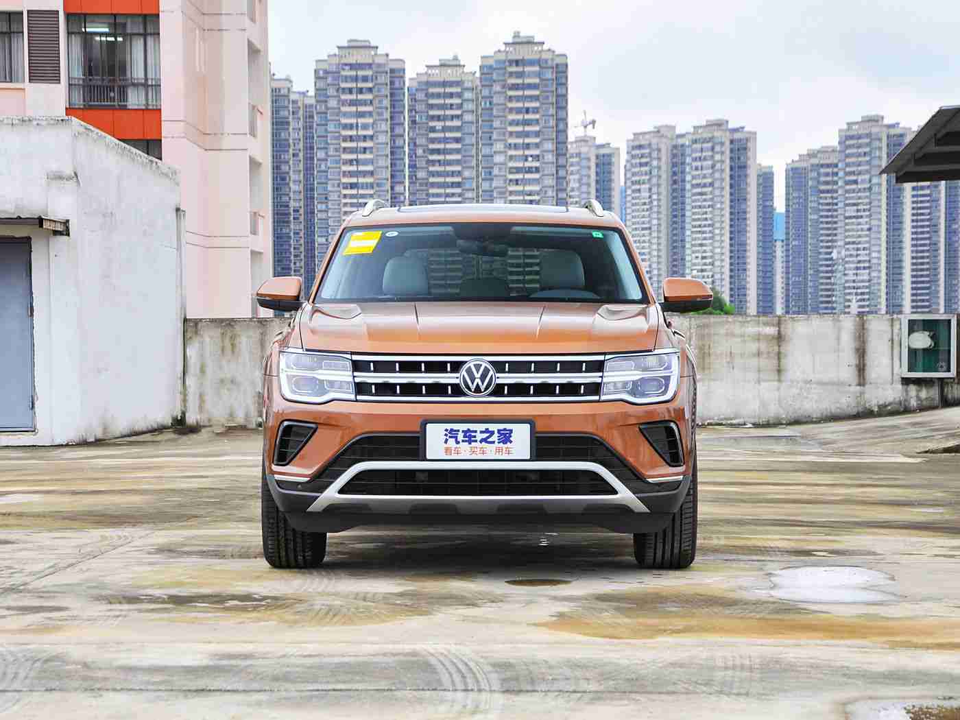 打扑克剧烈运动,扑克盛宴驾驭新潮流，智能环保“扑克车”引领未来出行-1