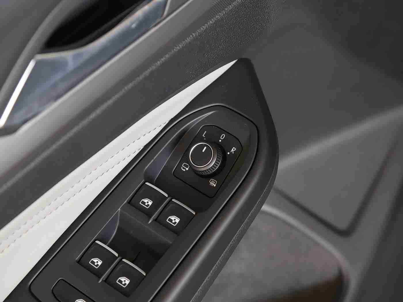 软件大全下载3.3.0oppo破解,“革命性技术引领汽车革新,智能环保未来已来,全新人机交互体验震撼来袭”-1