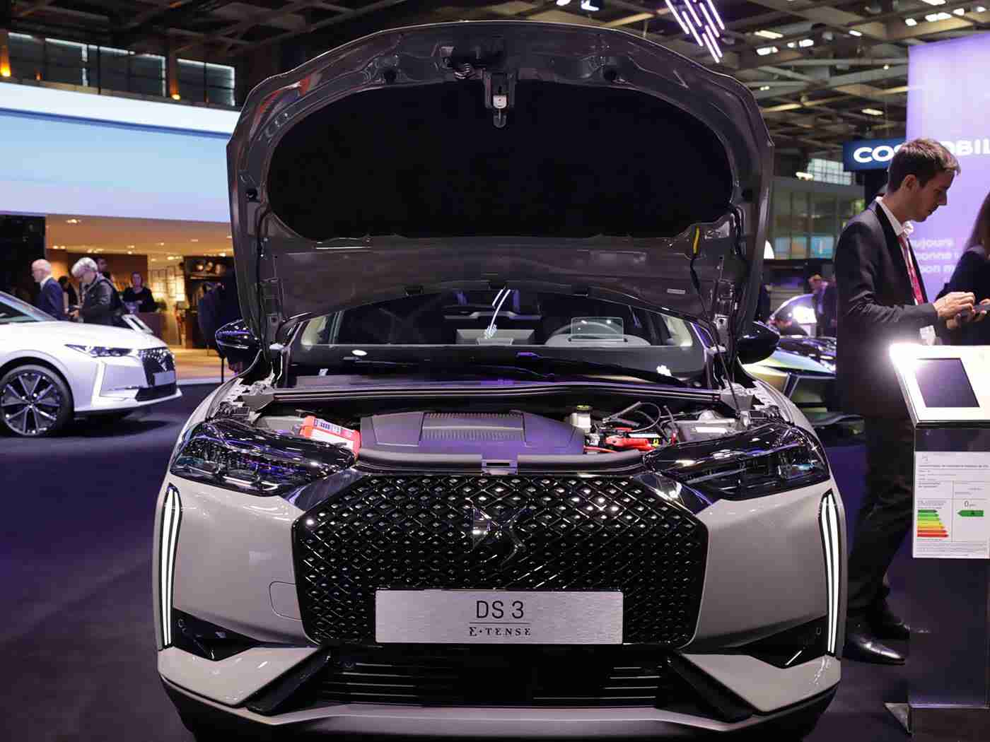 17C吃瓜,“新宠来袭!某品牌17C车型引领潮流,外观时尚动力强劲,智能科技人性化配置一应俱全,车坛新宠备受瞩目”-4