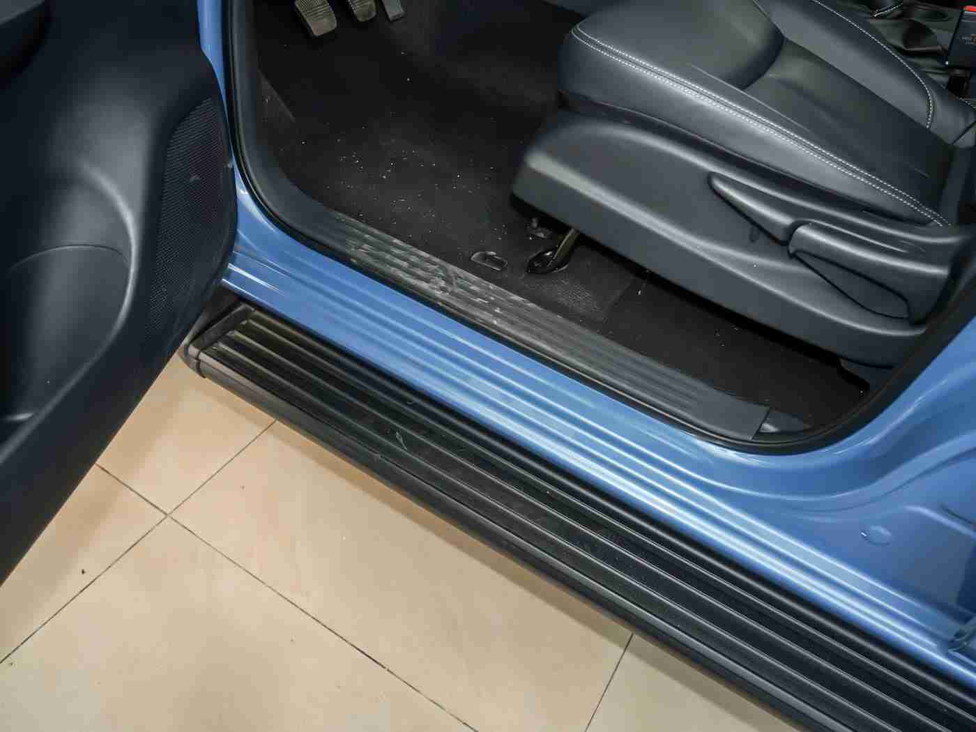 十八岁禁止,新规出台：未成年驾驶汽车风险管控引发热议，保障出行安全任重道远-3