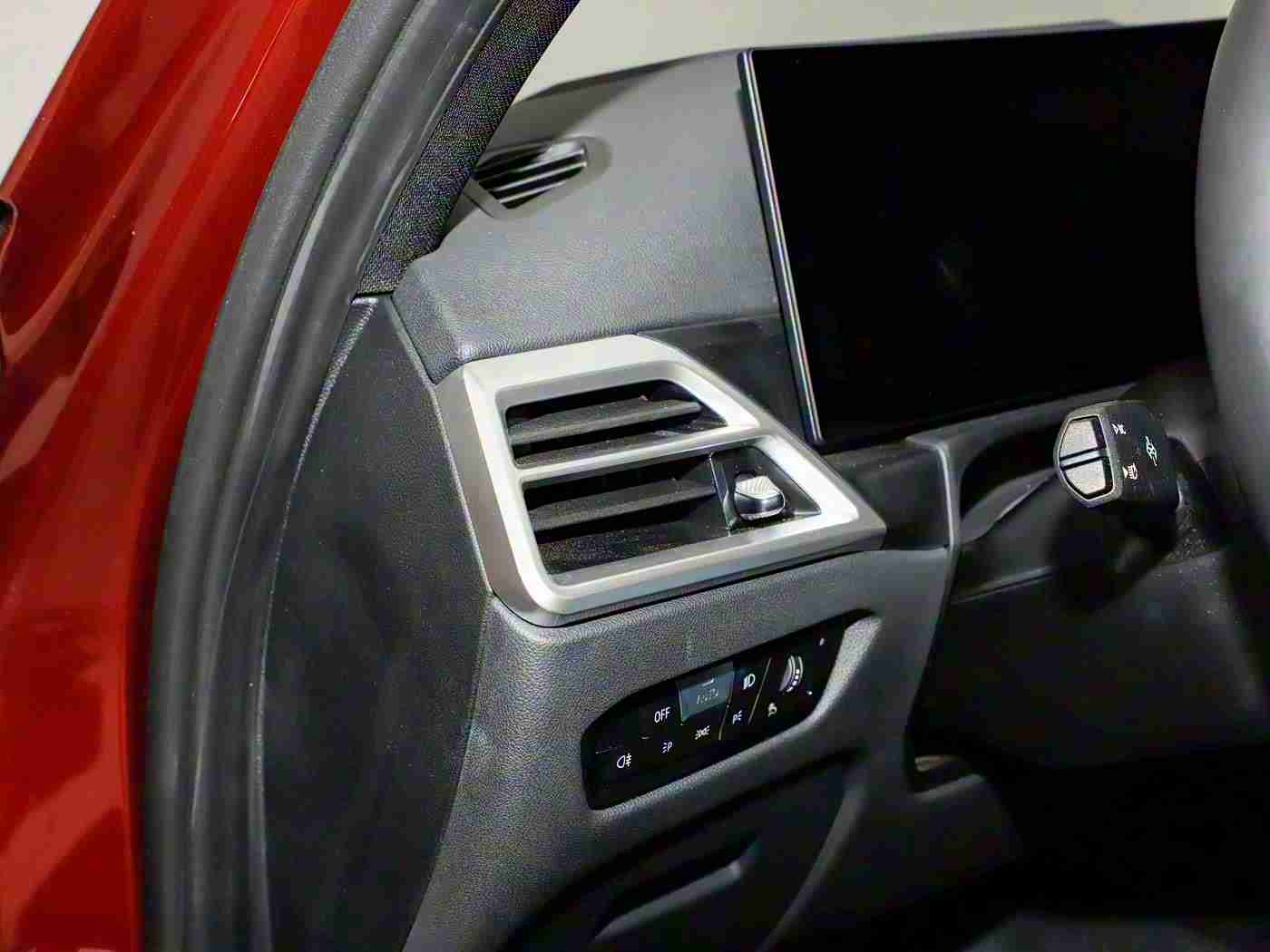 艳女软件,智能语音助手助力，车辆管理一触即达：创新汽车应用引领行业变革，车主体验升级-1