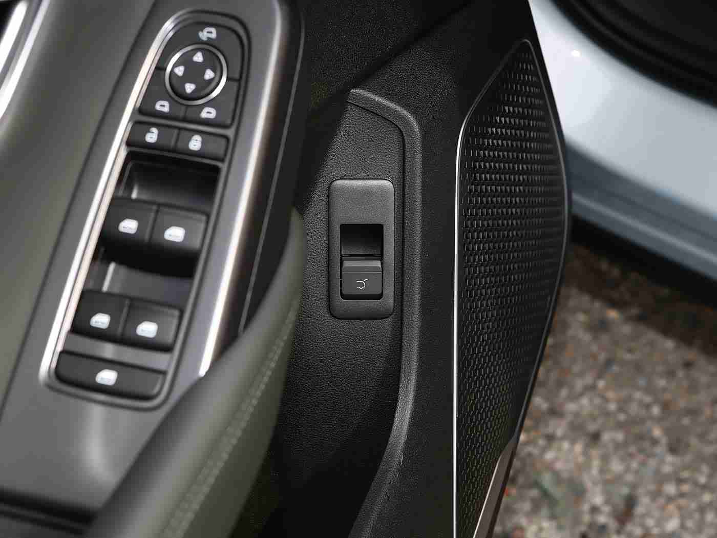 国产a片,国产SUV魅力绽放：卓越性能亲民价格，都市活力新宠瞩目-1