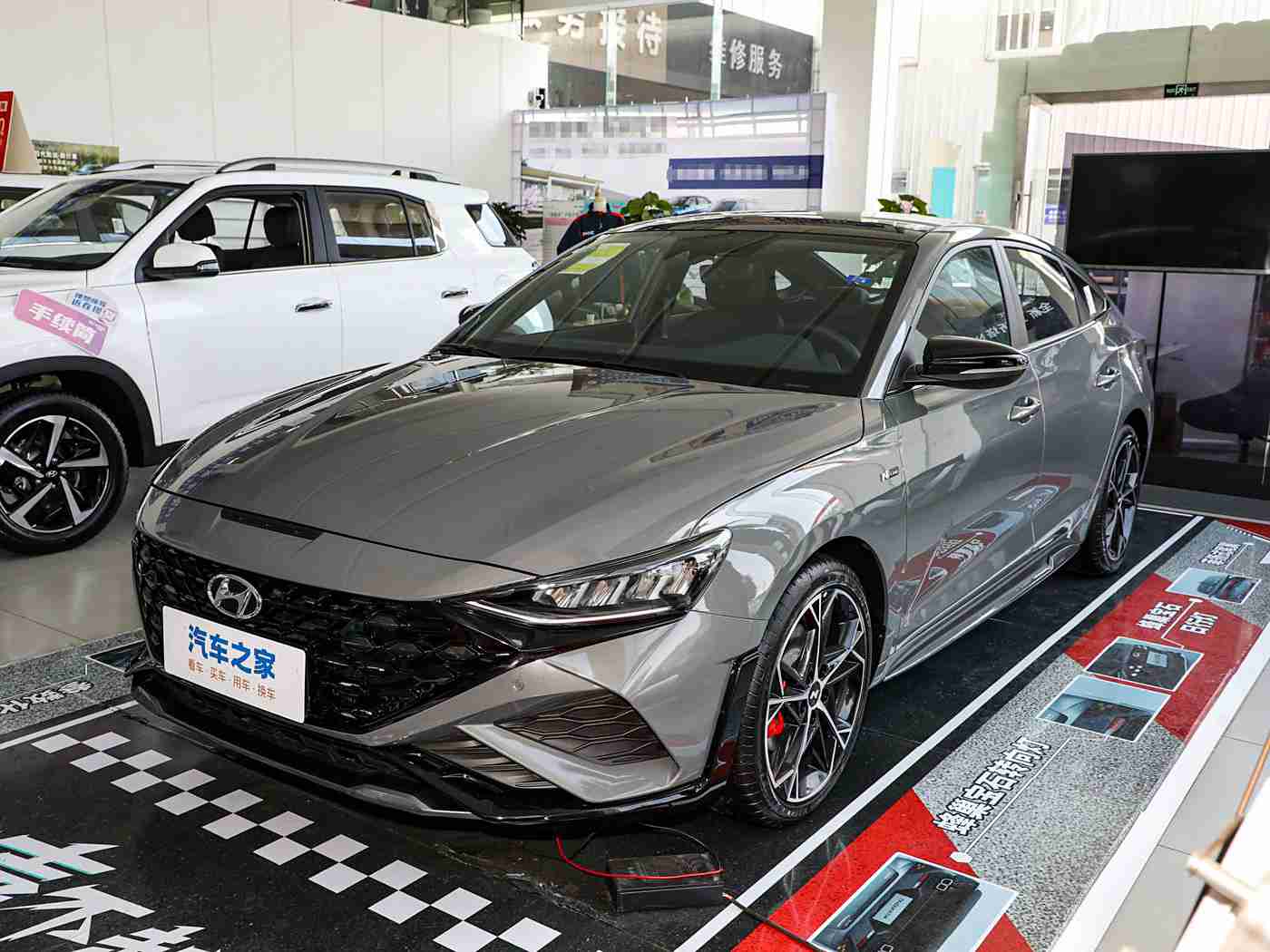 黄三色和绿三色的区别图片,汽车界新宠：黄三色版与绿三色版车型，色彩对决，彰显个性与环保主张-1