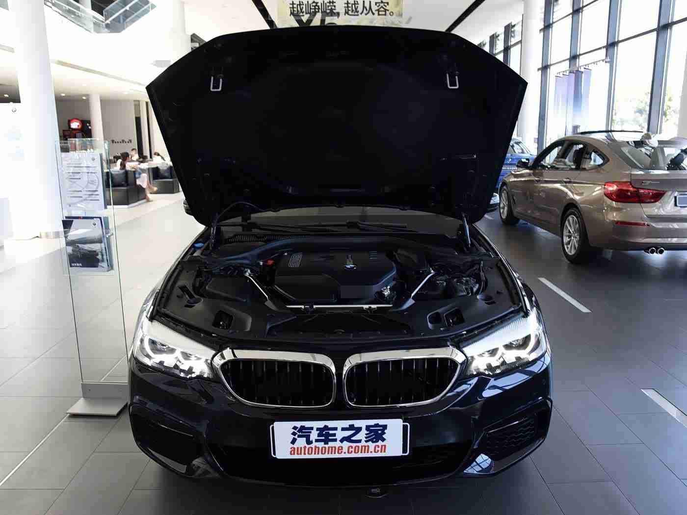 商务旅行中戴绿色帽子的老板同行台词,汽车新趋势：戴帽老板引思绿色出行，智能电动网联未来已来-3