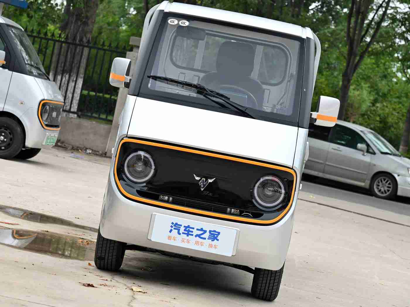 404黄色,科技引领潮流，全新车型惊艳亮相，独特设计诠释未来驾驶体验-5