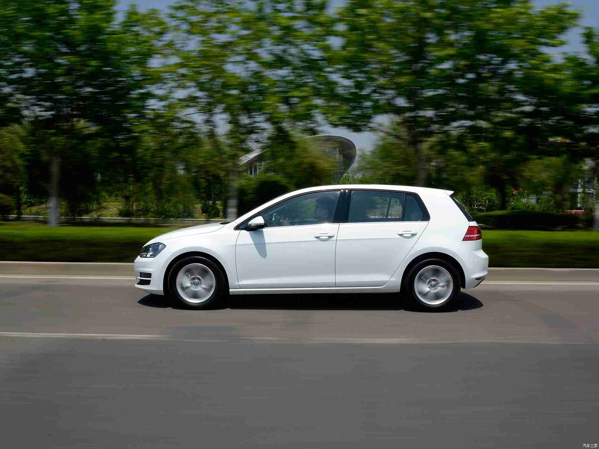 裸体美女视频软件,汽车安全新突破：神秘应用助力驾驶者安全出行-4