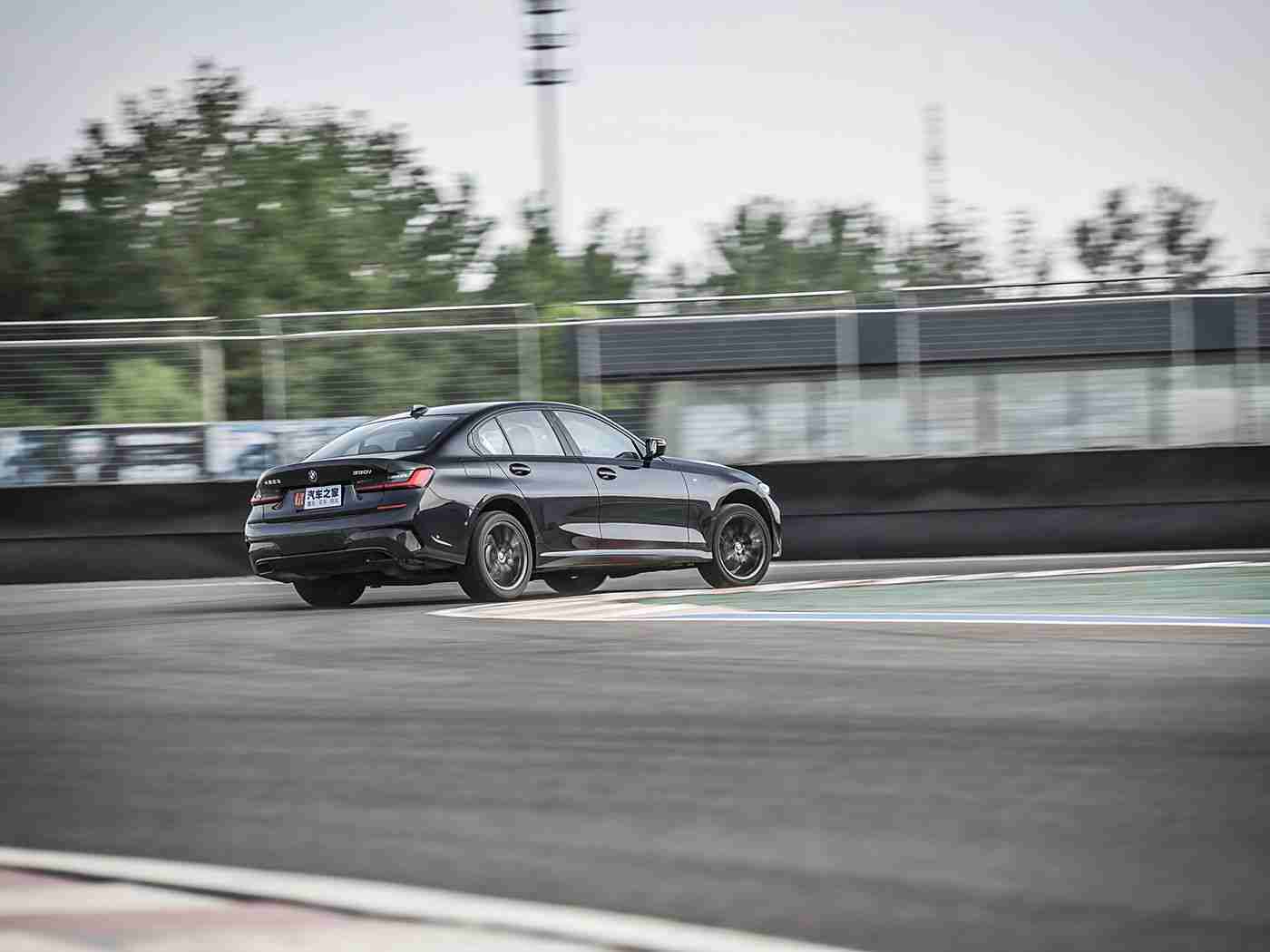 亚洲人毛茸茸,动感曲线绘未来，东方魅力领航全球汽车新风尚-1