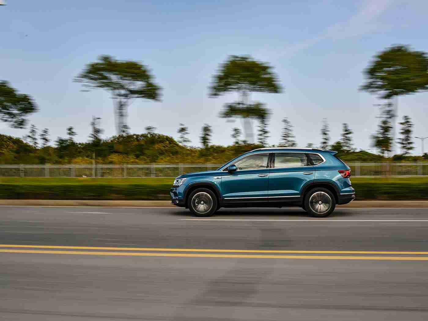 杨敏思版1-5电视演员,创新启航，智尊驾临——探寻神秘角色下的新锐汽车风采-1