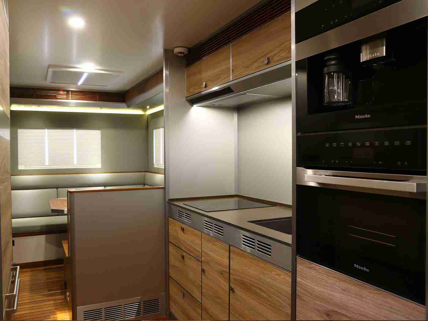 男生女生差差差app,汽车资讯新潮流，趣味互动打造年轻圈互动平台-1