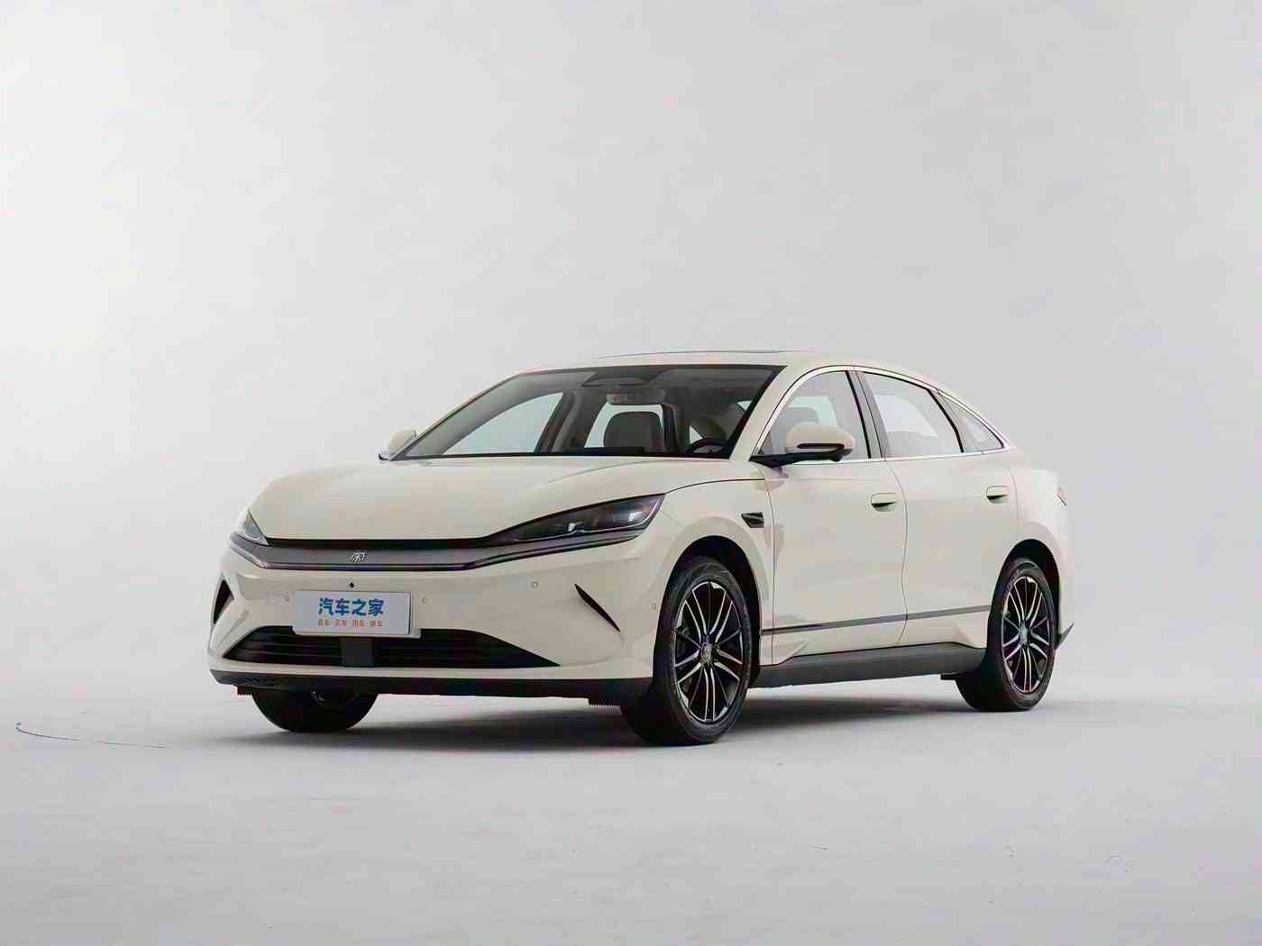 打扑克激烈运动,赛车盛宴新篇章：汽车赛事中别开生面的休闲竞技，趣味盎然共赏速度与激情-2