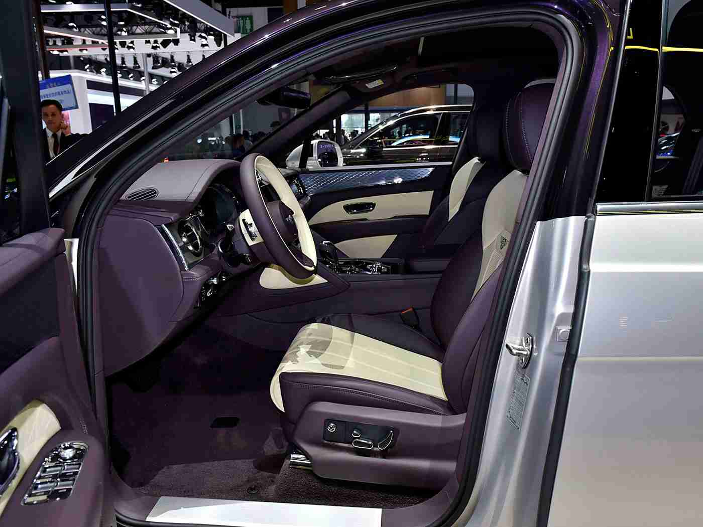 国产成人AⅤ,国产神车惊艳亮相国际市场，舒适性能安全智能，亲民价格受热捧-1