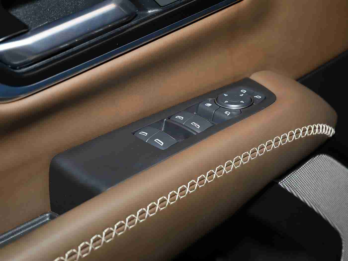 打扑克的剧烈运动,时尚扑克风，驾驭激情新境界-4